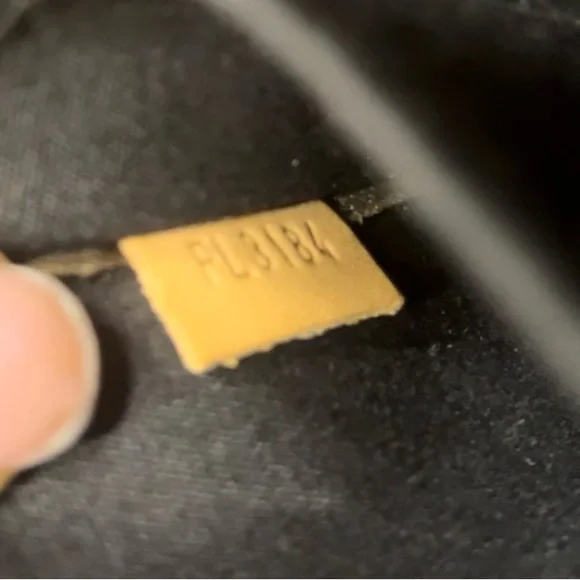 Louis Vuitton Vernis Alma PM in Noir - Picture 11 of 12